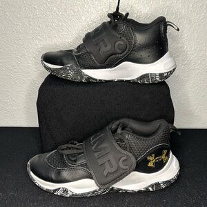 BOYS' UNDER ARMOUR BIG KID ZONE BB 2 BASKETBALL SHOES